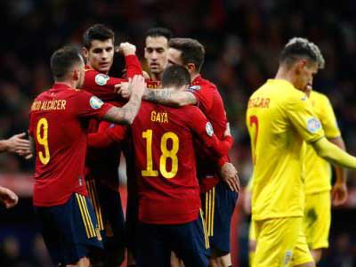 西班牙在欧洲预赛中以5比0击败罗马尼亚莫雷诺梅开二度